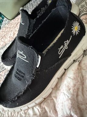 Women’s Black Slip-On Canvas Shoes with Daisy Accent